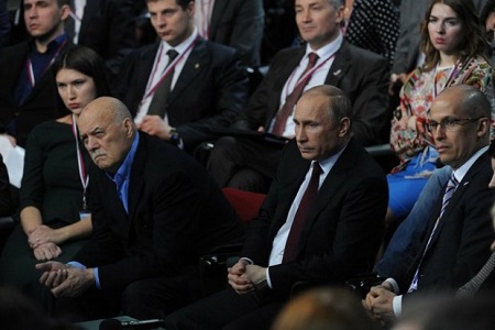 Путин: «Общество заинтересовано в развитии независимых СМИ»