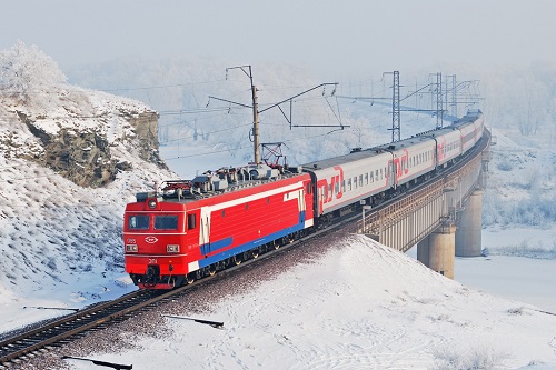 На Красноярской железной дороге ЧП: поезд столкнулся с автомобилем
