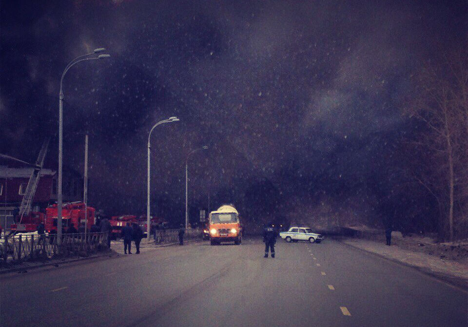 В Новосибирской области из-за пожара перекрыта трасса М-52