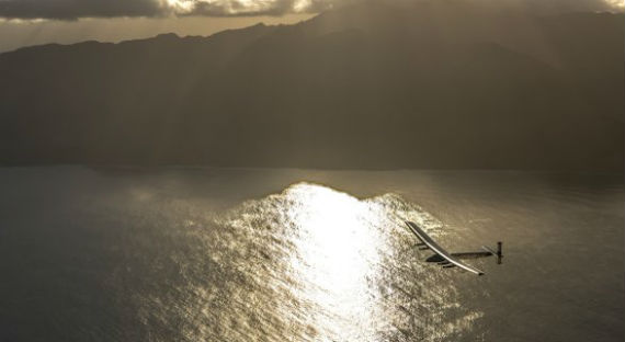 Самолет на солнечных батареях пересек Тихий океан (ФОТО)