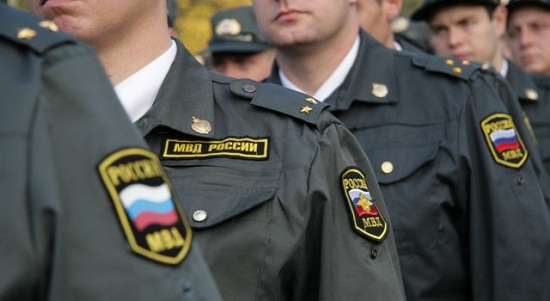 В Сибири полицейский облил задержанного водой и выставил его на мороз