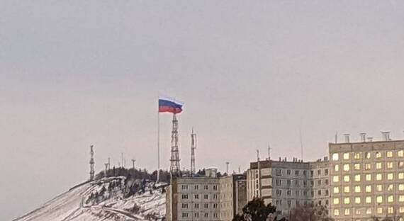 В Красноярске установили флаг, который можно видеть из любой точки города