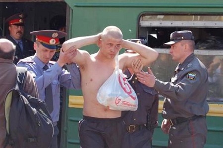 Новокузнечанин пытался побить полицейского в поезде "Абакан-Барнаул"