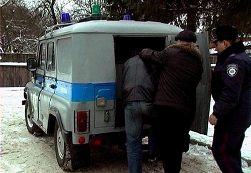 В Хакасии таксист подвез дебошира в полицию, где тот устроил драку