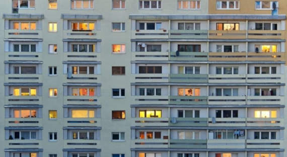 Житель Красноярска прописал в своей квартире почти сотню иностранцев