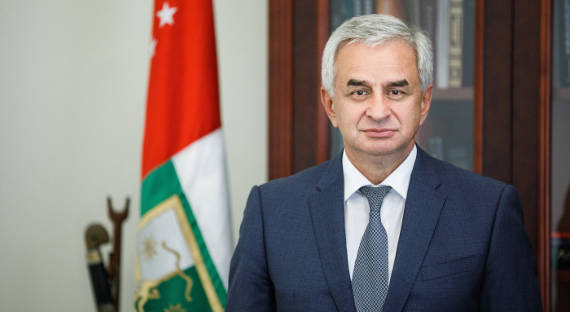 Президент Абхазии ушел в отставку