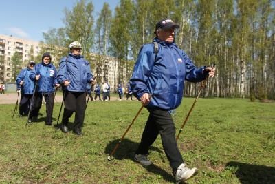 Завтра пенсионеров Хакасии научат скандинавской ходьбе