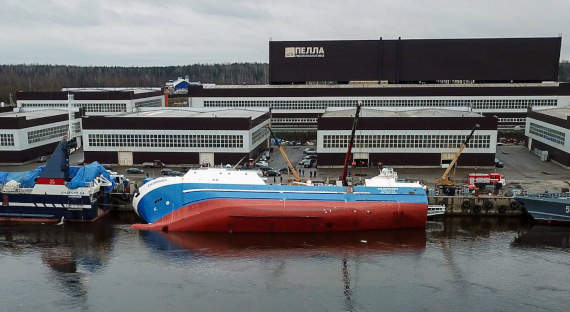 На заводе «Пелла» опрокинулось судно: погибли два человека