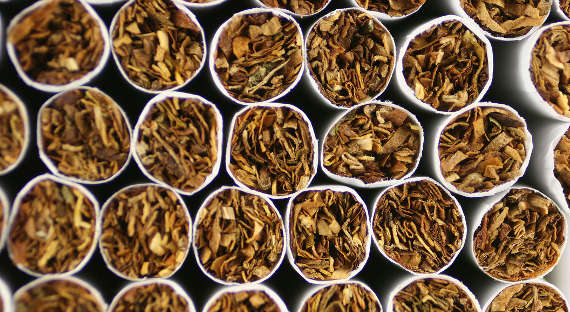Депутаты предлагают сократить рабочую неделю некурящим
