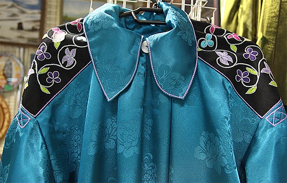 В Хакасии вышел видеокурс, который учит шить национальную одежду