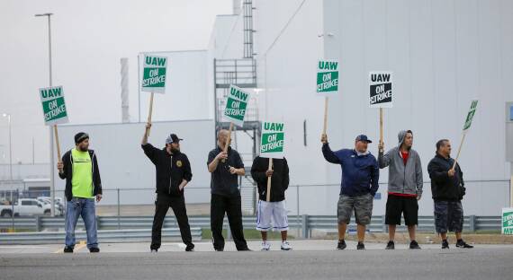 В США началась забастовка рабочих автопромышленной отрасли