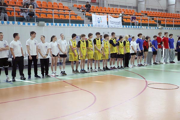 «Веселые старты» объединили десятки школьников и студентов Саяногорска