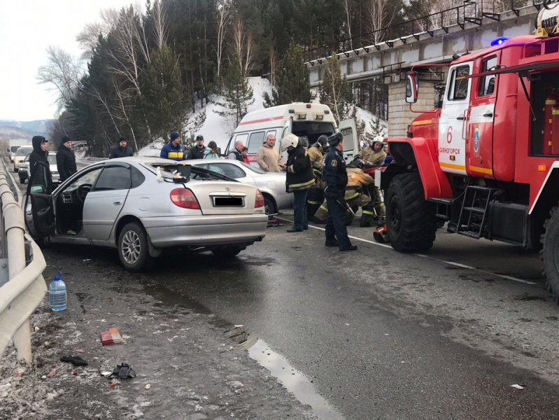 В Хакасии на скользкой дороге произошло ДТП, в котором пострадали 6 человек