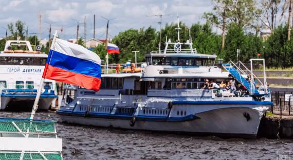 Путин провел совещание по развитию воднотранспортной системы в России