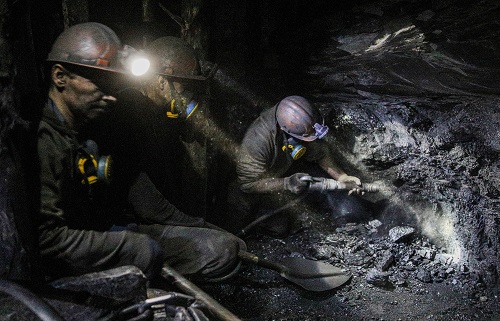 Более 900 шахтеров оказались заблокированы под землей в Южной Африке