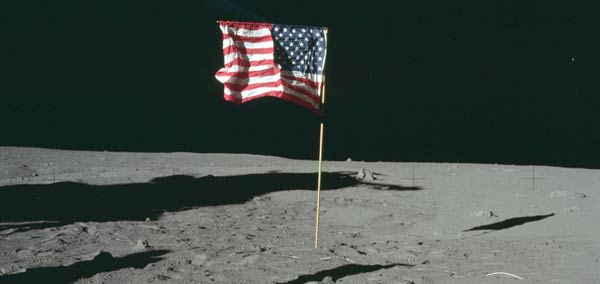На пыльных тропинках далекой Луны: проект поиска следов астронавтов США поддержан тысячами спонсоров