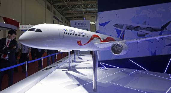 Мантуров: В России создадут новый дальнемагистральный самолет