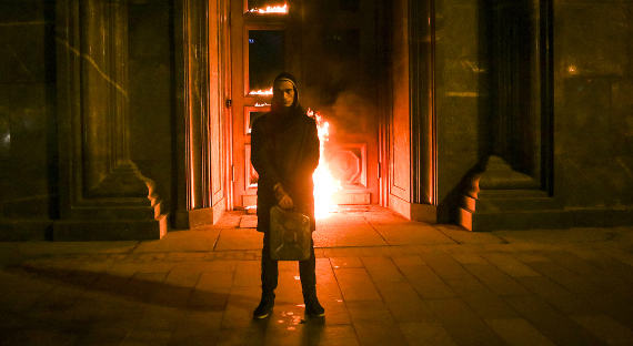 Мужчина в Москве поджег дверь приемной ФСБ