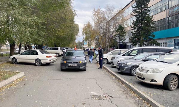В Абакане 4х-летний ребёнок попал под машину