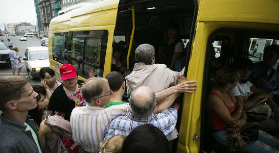 Хакасия усмехается: в Смоленске водители маршруток требуют отставки мэра