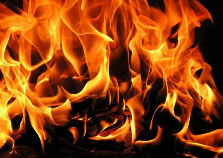 Пожары в районах Хакасии: горят автомобили, дома и электроопоры