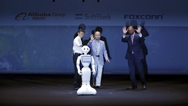 В Японии поступил в продажу задушевный робот Pepper