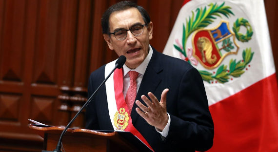 Президент Перу распустил парламент и прогнал главу кабмина