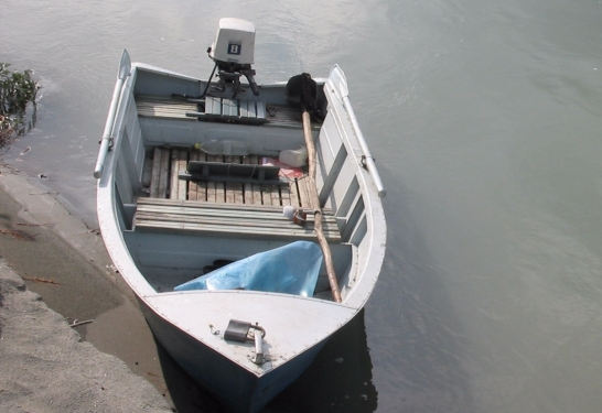 В ХМАО обнаружена лодка с шестью мертвецами