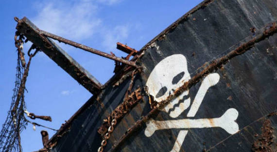 Близ вод Бенина пираты захватили судно с россиянами