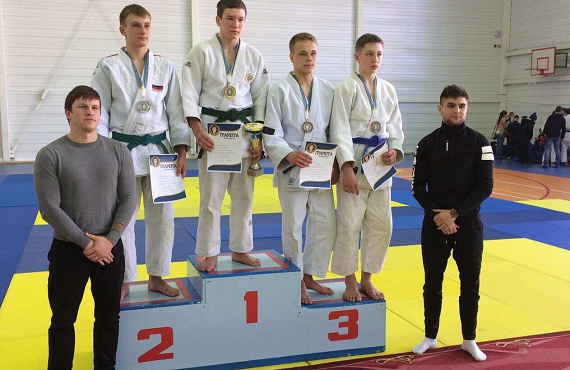 Дзюдоисты Хакасии завоевали 8 наград на турнире в Барнауле