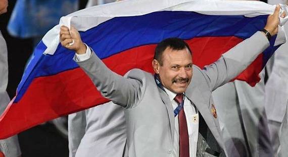 Белорусу Андрею Фомочкину подарят квартиру за флаг