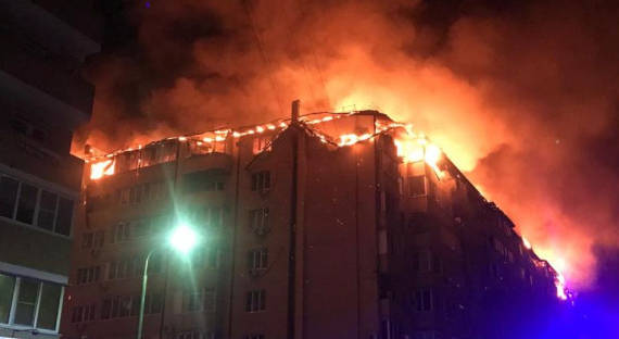 В Краснодаре загорелся восьмиэтажный жилой дом