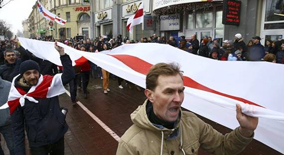 ЕС требует от Минска освободить всех задержанных на митингах