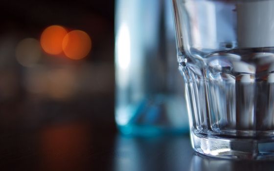 Стеклянный стакан решил спор двух соседей в Хакасии