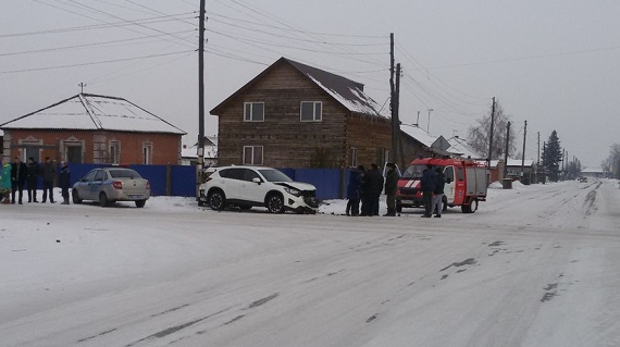 В Хакасии девушка не уступила дорогу другой машине и попала в ДТП