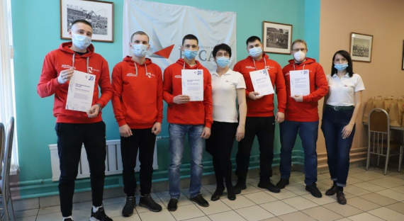 Более 200 волонтеров Саяногорска получили подарки от РУСАЛа