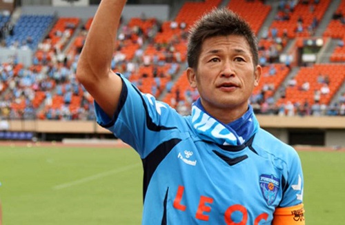 Японец Кадзуеси Миура стал самым пожилым игроком в истории футбола