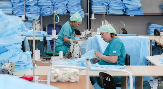 Минпромторг начал поставки медицинских масок в регионы