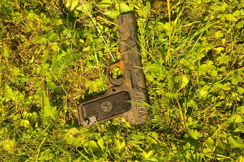 В Абакане на дне реки мальчишки нашли пистолет времен войны (ФОТО)
