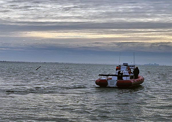 Попавший в Чёрное море мазут разносит по побережью Крыма