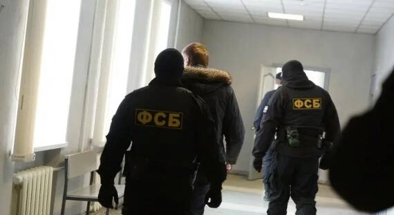 Новосибирского чиновника задержали за крупную взятку