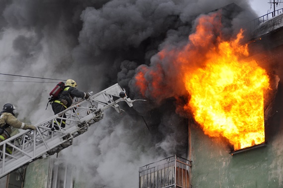 В Абакане случился крупный пожар в многоэтажке