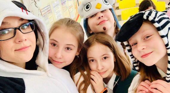 Кемеровская преподавательница русского пришла на урок в костюме панды