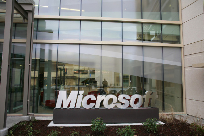 Microsoft увольняет работников