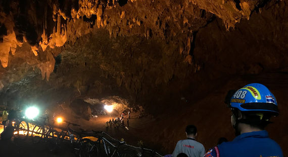 В Таиланде спасены восемь из двенадцати застрявших в пещере детей