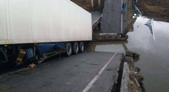 В Приморье арестовали водителя фуры, под которой обрушился мост