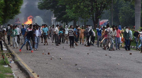 В Индии продолжаются масштабные беспорядки
