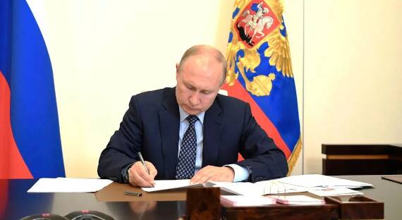 Путин подписал закон, запрещающий иноагентам участвовать в выборах
