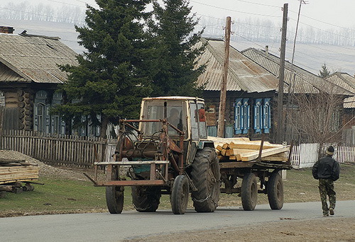 В Хакасии продолжают оказывать помощь малым селам
