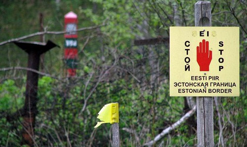 Эстония отмежевалась от России столбами и буйками